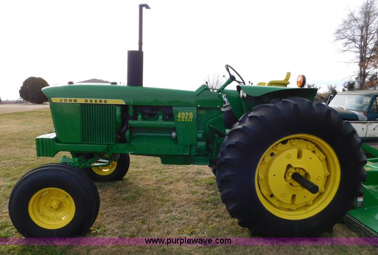 image for item J7464 1969 John Deere 4020 tractor