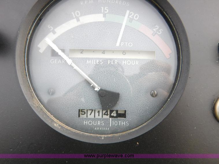 image for item J7464 1969 John Deere 4020 tractor