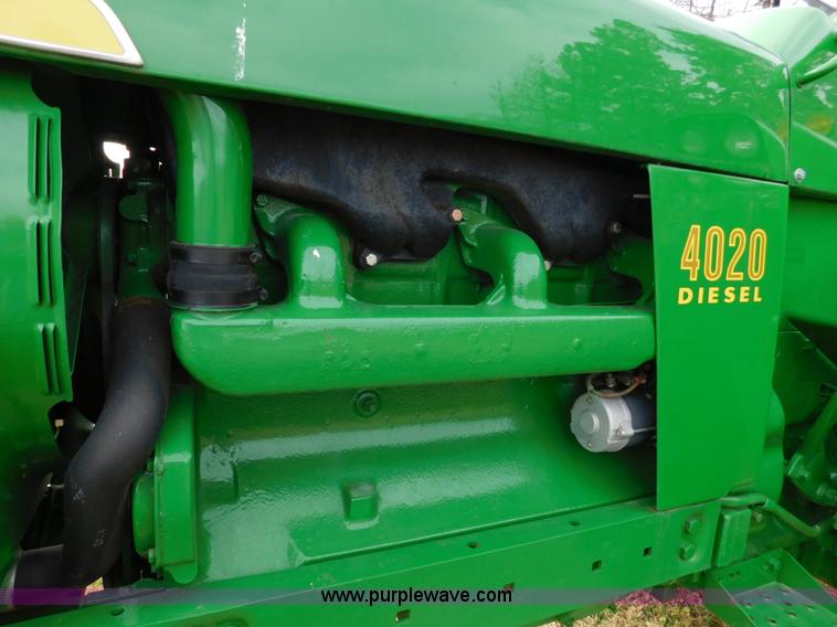 image for item J7464 1969 John Deere 4020 tractor