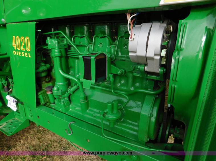 image for item J7464 1969 John Deere 4020 tractor