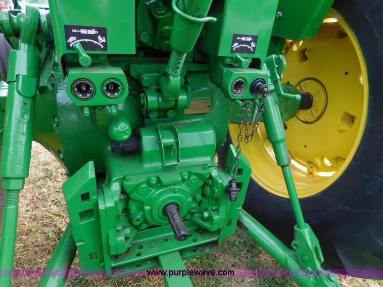 image for item J7464 1969 John Deere 4020 tractor