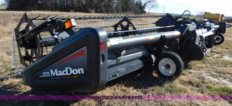 image for item J7472 2009 MacDon FD70 flex draper head