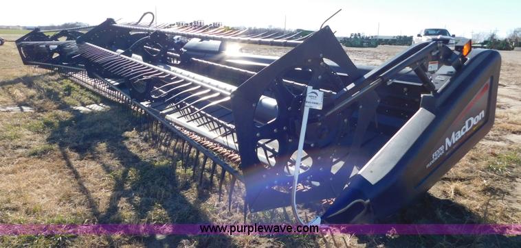 image for item J7472 2009 MacDon FD70 flex draper head