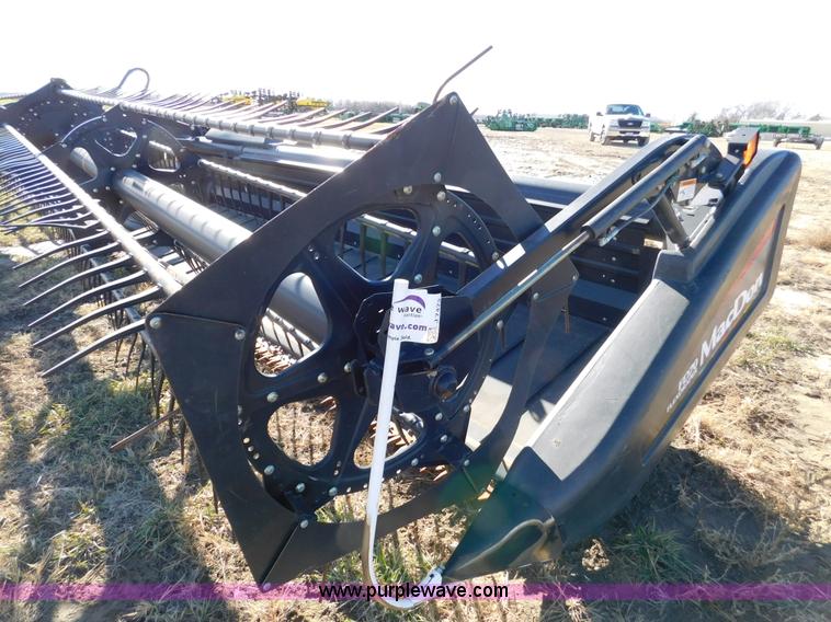 image for item J7472 2009 MacDon FD70 flex draper head