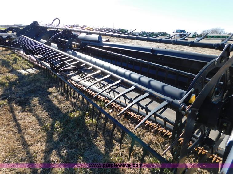 image for item J7472 2009 MacDon FD70 flex draper head