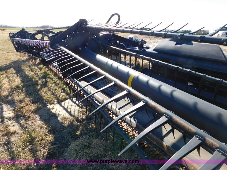 image for item J7472 2009 MacDon FD70 flex draper head