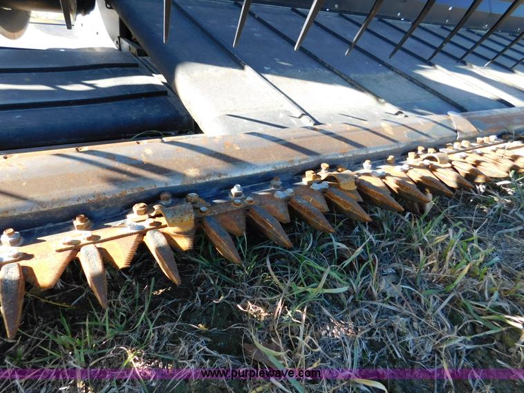 image for item J7472 2009 MacDon FD70 flex draper head