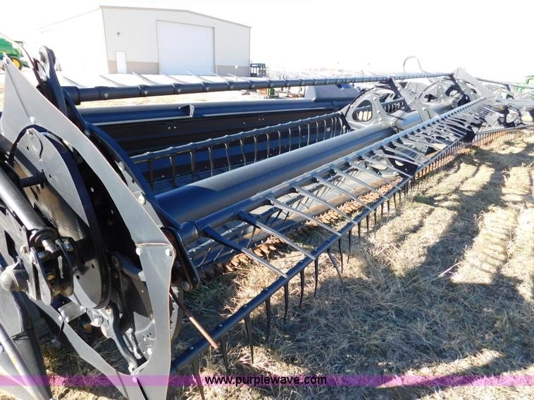 image for item J7472 2009 MacDon FD70 flex draper head