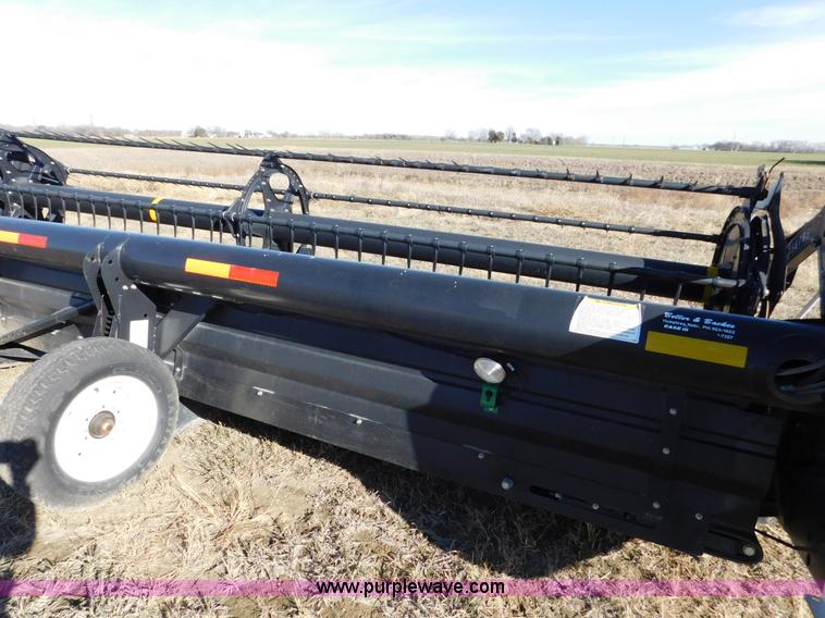 image for item J7472 2009 MacDon FD70 flex draper head