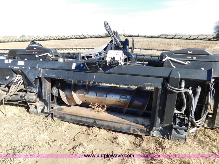 image for item J7472 2009 MacDon FD70 flex draper head