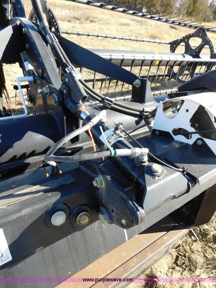 image for item J7472 2009 MacDon FD70 flex draper head