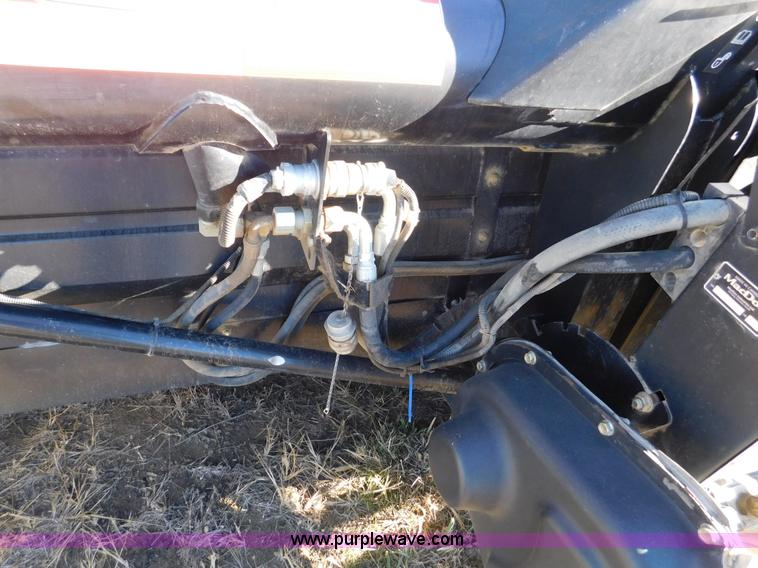 image for item J7472 2009 MacDon FD70 flex draper head