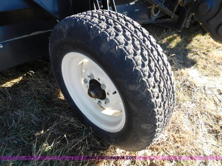 image for item J7472 2009 MacDon FD70 flex draper head