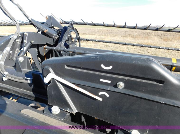 image for item J7472 2009 MacDon FD70 flex draper head