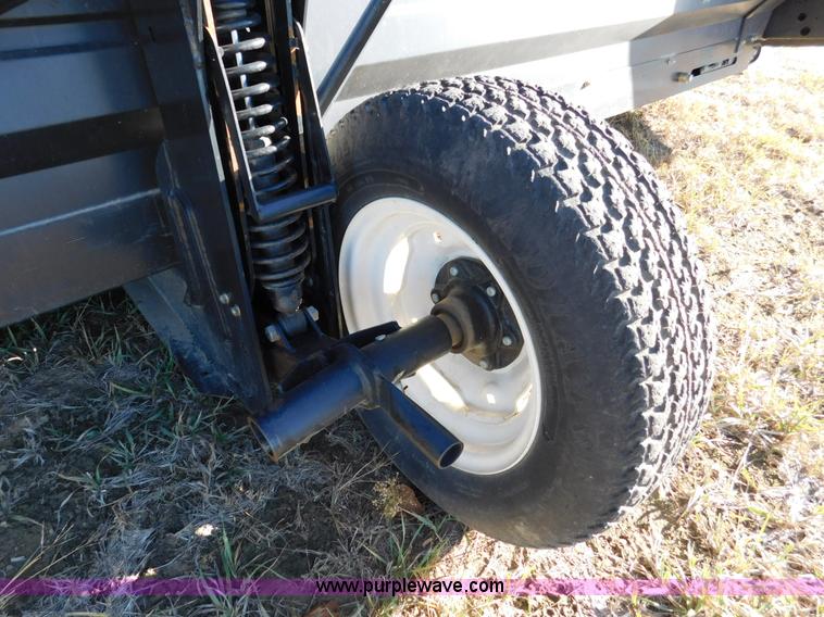 image for item J7472 2009 MacDon FD70 flex draper head