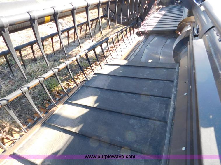 image for item J7472 2009 MacDon FD70 flex draper head