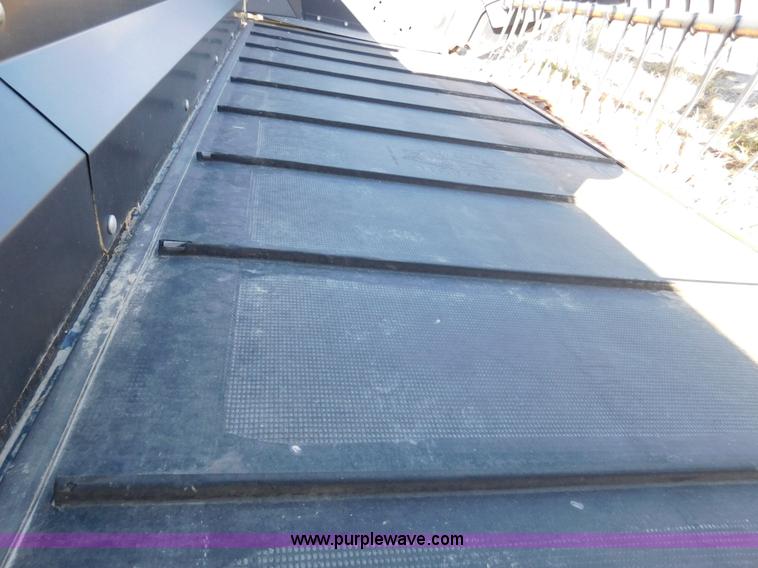 image for item J7472 2009 MacDon FD70 flex draper head