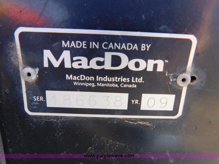 image for item J7472 2009 MacDon FD70 flex draper head