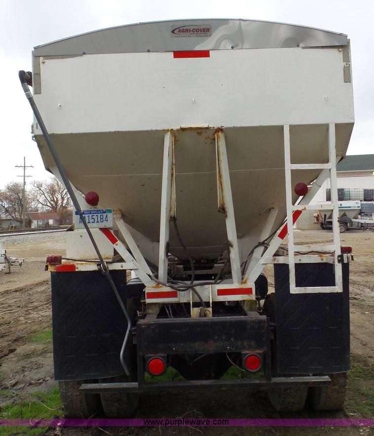 image for item J8431 1999 International 4900 seed tender truck