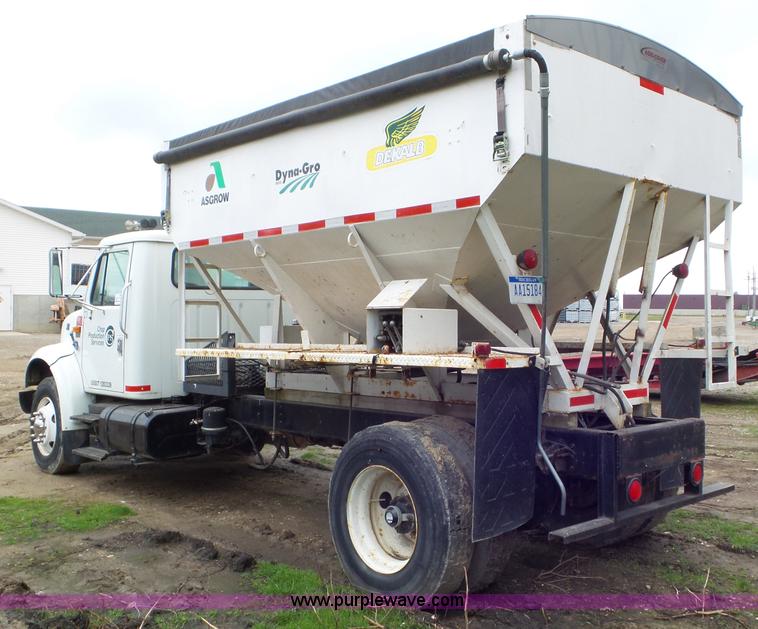image for item J8431 1999 International 4900 seed tender truck