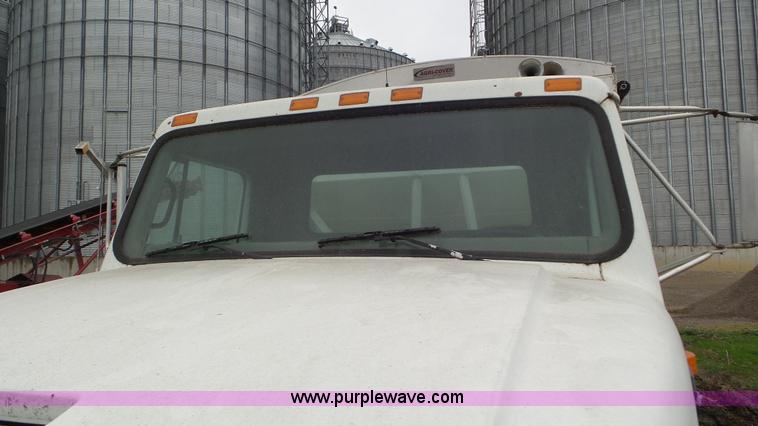 image for item J8431 1999 International 4900 seed tender truck