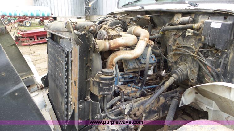 image for item J8431 1999 International 4900 seed tender truck