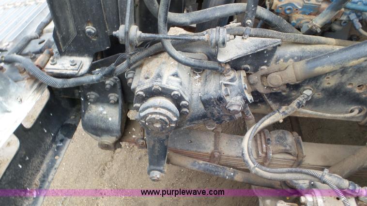 image for item J8431 1999 International 4900 seed tender truck