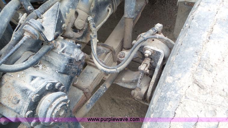 image for item J8431 1999 International 4900 seed tender truck