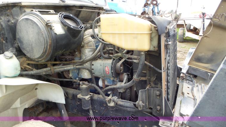 image for item J8431 1999 International 4900 seed tender truck