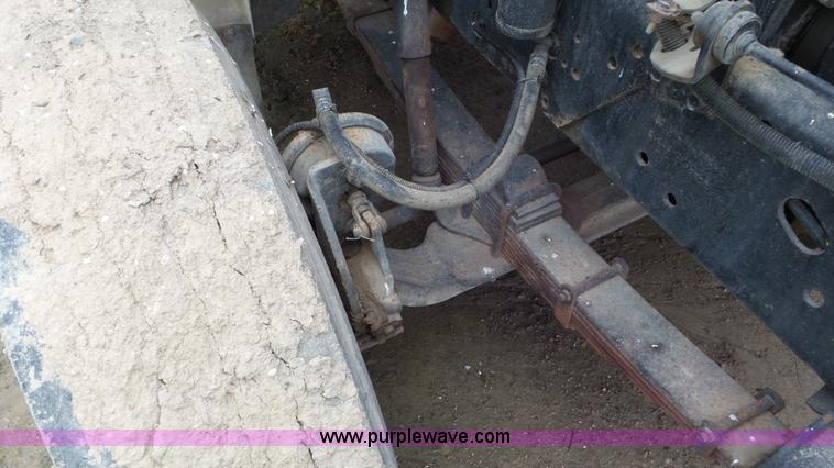 image for item J8431 1999 International 4900 seed tender truck