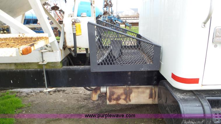 image for item J8431 1999 International 4900 seed tender truck
