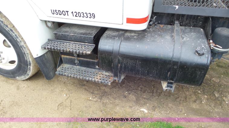 image for item J8431 1999 International 4900 seed tender truck