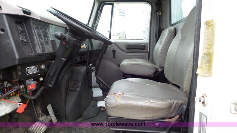 image for item J8431 1999 International 4900 seed tender truck