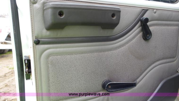 image for item J8431 1999 International 4900 seed tender truck