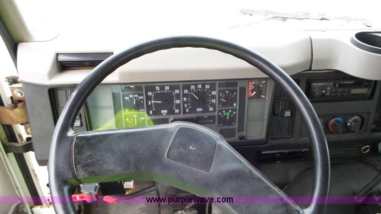 image for item J8431 1999 International 4900 seed tender truck