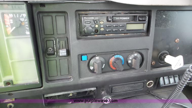 image for item J8431 1999 International 4900 seed tender truck