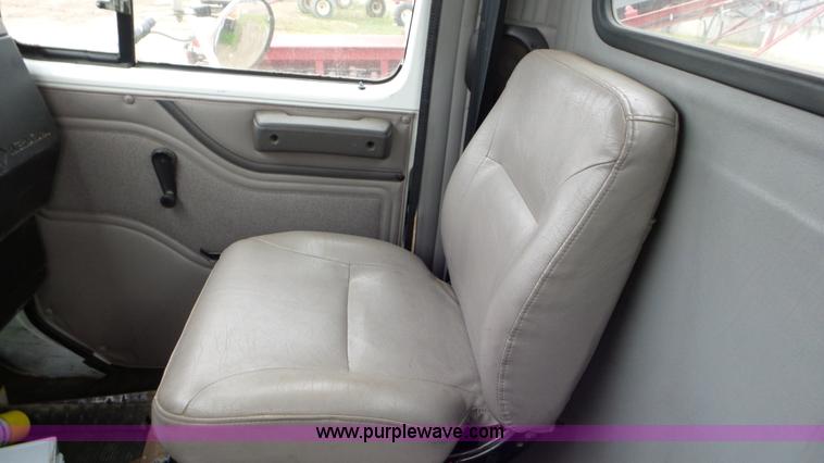 image for item J8431 1999 International 4900 seed tender truck