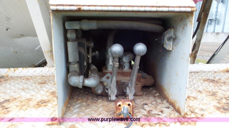 image for item J8431 1999 International 4900 seed tender truck