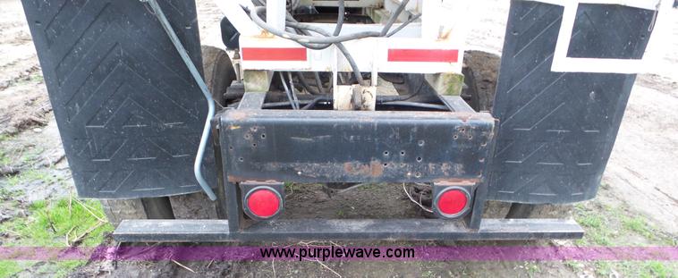 image for item J8431 1999 International 4900 seed tender truck