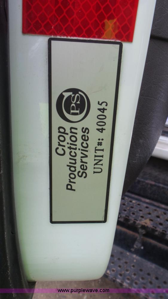 image for item J8431 1999 International 4900 seed tender truck