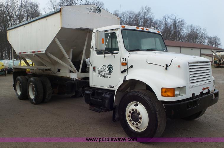 image for item J8438 1991 International 4900 seed tender truck