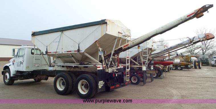 image for item J8438 1991 International 4900 seed tender truck