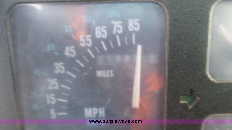 image for item J8438 1991 International 4900 seed tender truck