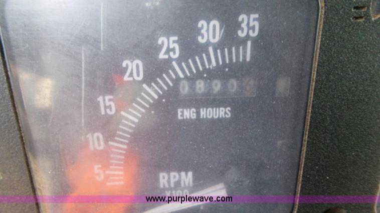 image for item J8438 1991 International 4900 seed tender truck