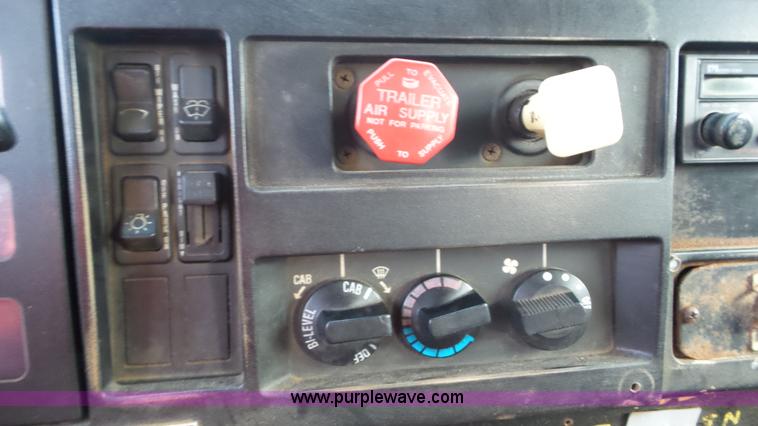 image for item J8438 1991 International 4900 seed tender truck