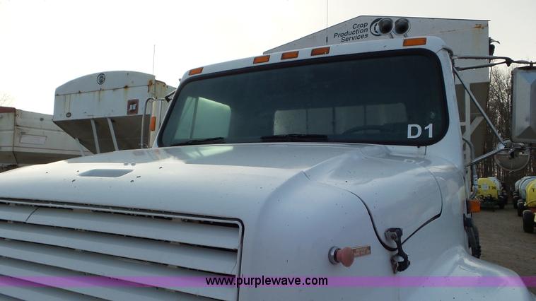 image for item J8438 1991 International 4900 seed tender truck