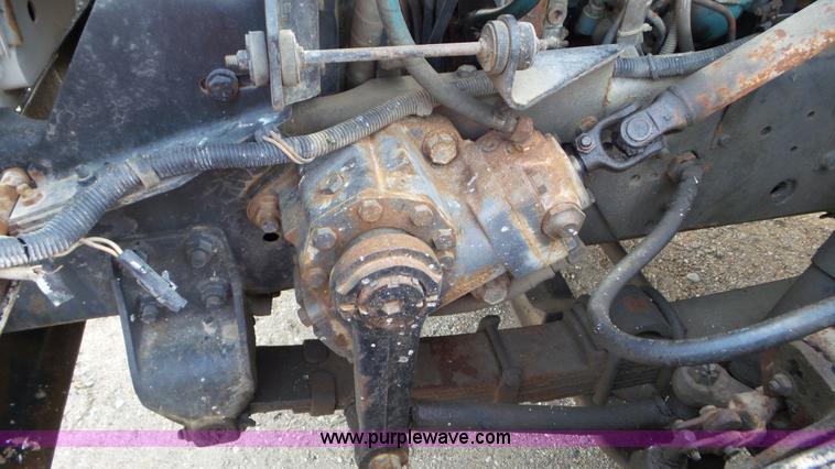 image for item J8438 1991 International 4900 seed tender truck