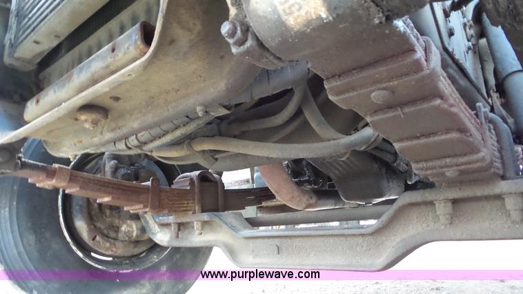 image for item J8438 1991 International 4900 seed tender truck