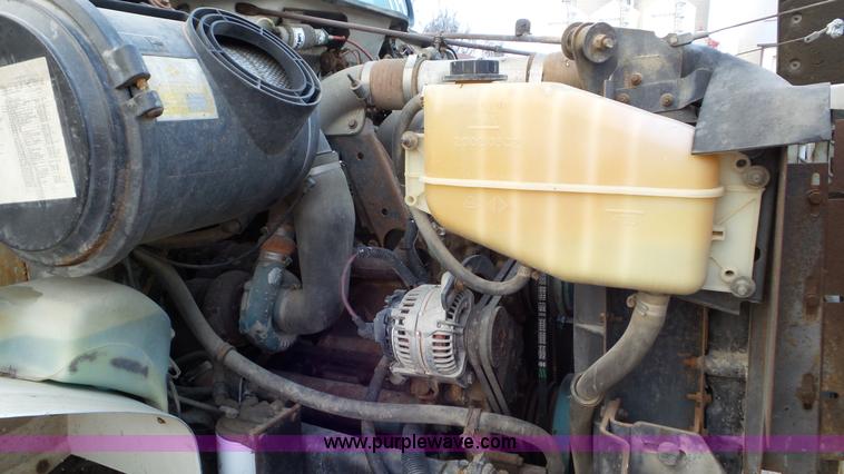 image for item J8438 1991 International 4900 seed tender truck