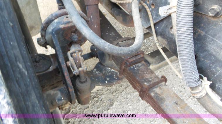 image for item J8438 1991 International 4900 seed tender truck